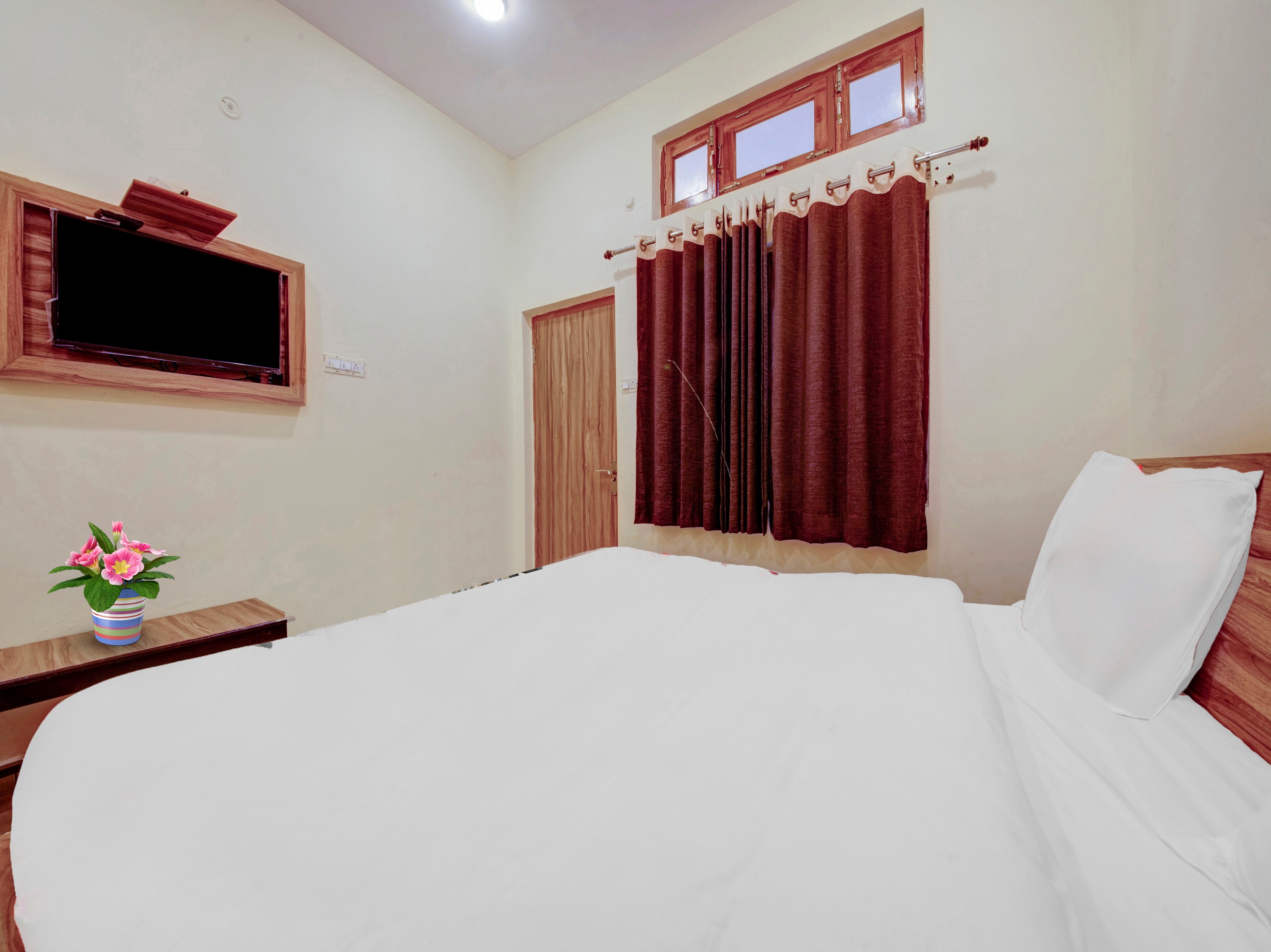 Hotel kailasha - Tap to explore photos