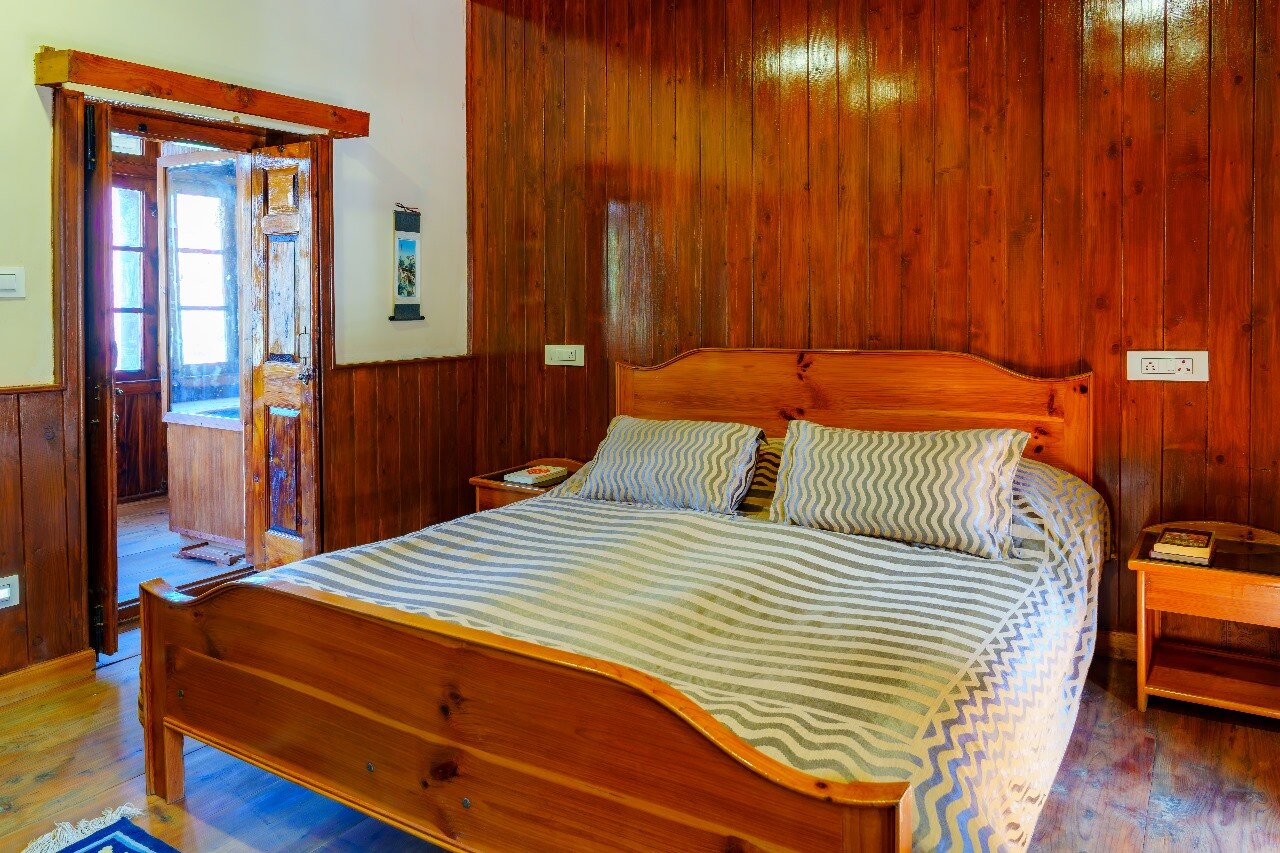 Old World Orchard Retreat | 2BR | FF in Kotkhai by Homeyhuts - Tap to explore photos