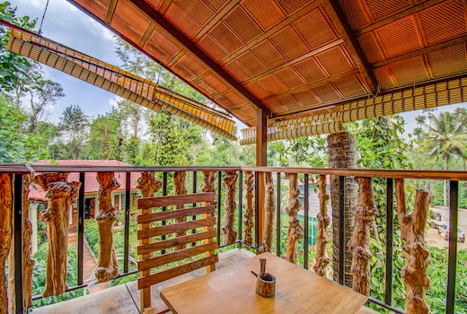 Deep Woodz Estate Stay | Rooms in a Villa