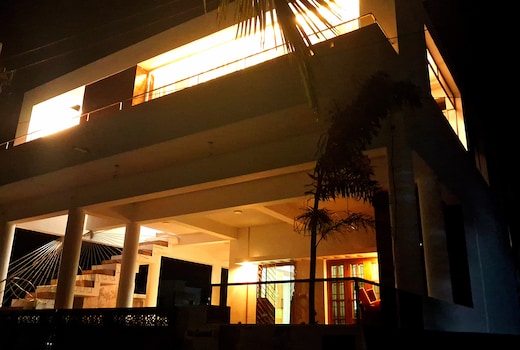 Fully furnished luxury 2BHK AC Flat at Se Grand