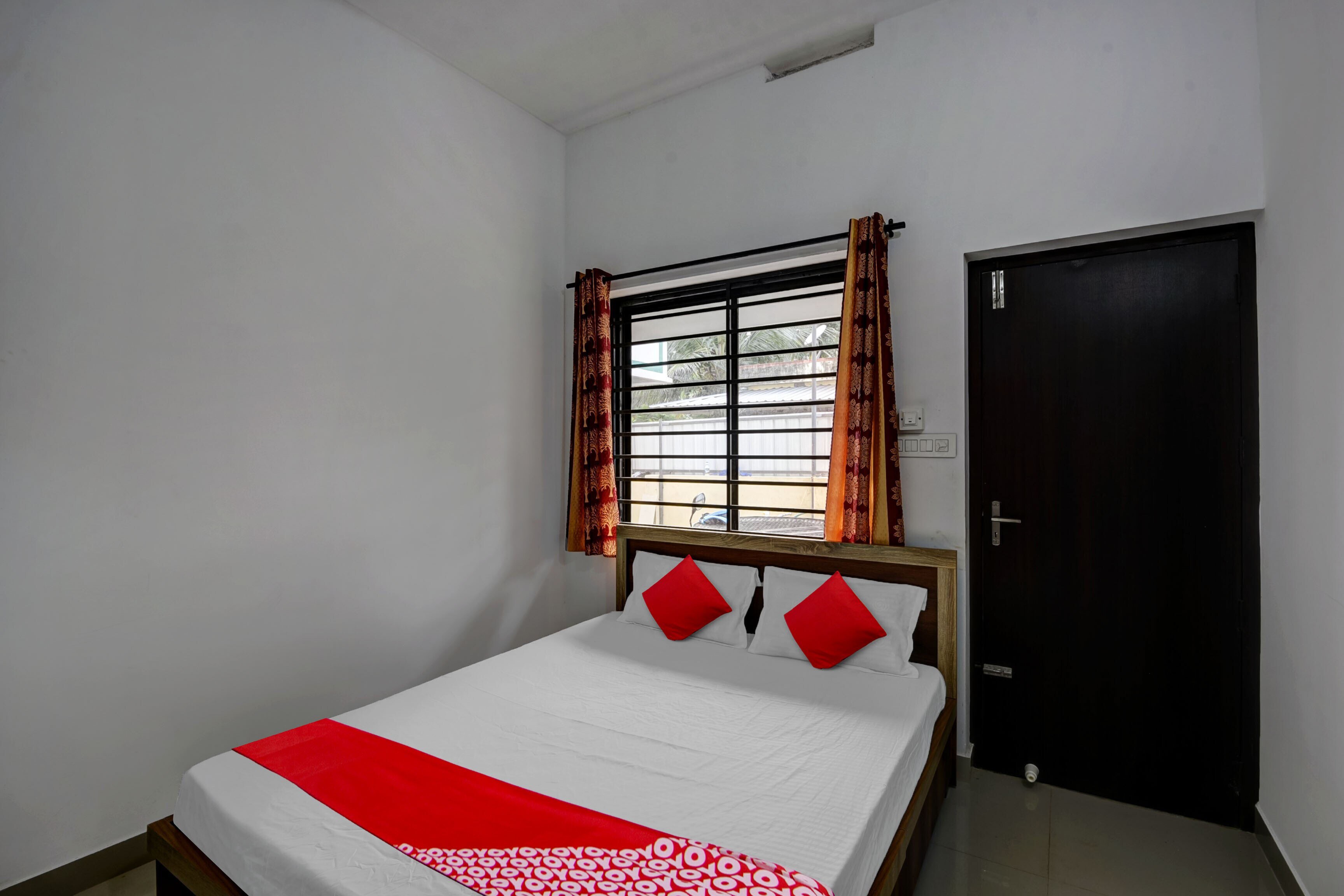 Hotel O Golden Residency Manjeri - Tap to explore photos