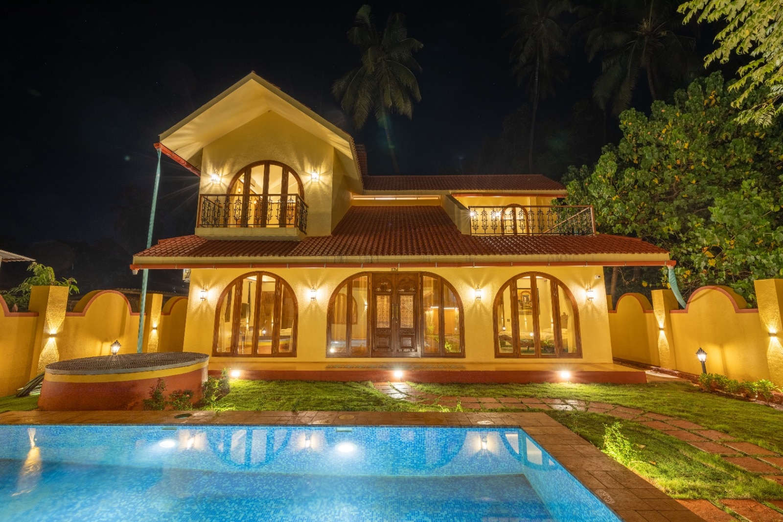 Ishaan Holiday Home - Tap to explore photos