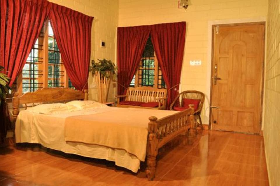 Four Seasons Homestay - Tap to explore photos