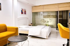 Minimalistic Studio Apartment near Airport, Delhi