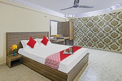 Hotel O atithi in Garha Jabalpur, Mandla
