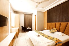 HOTEL WHITE ROCK - All Luxury Rooms By SKY Hotels, Garhshankar
