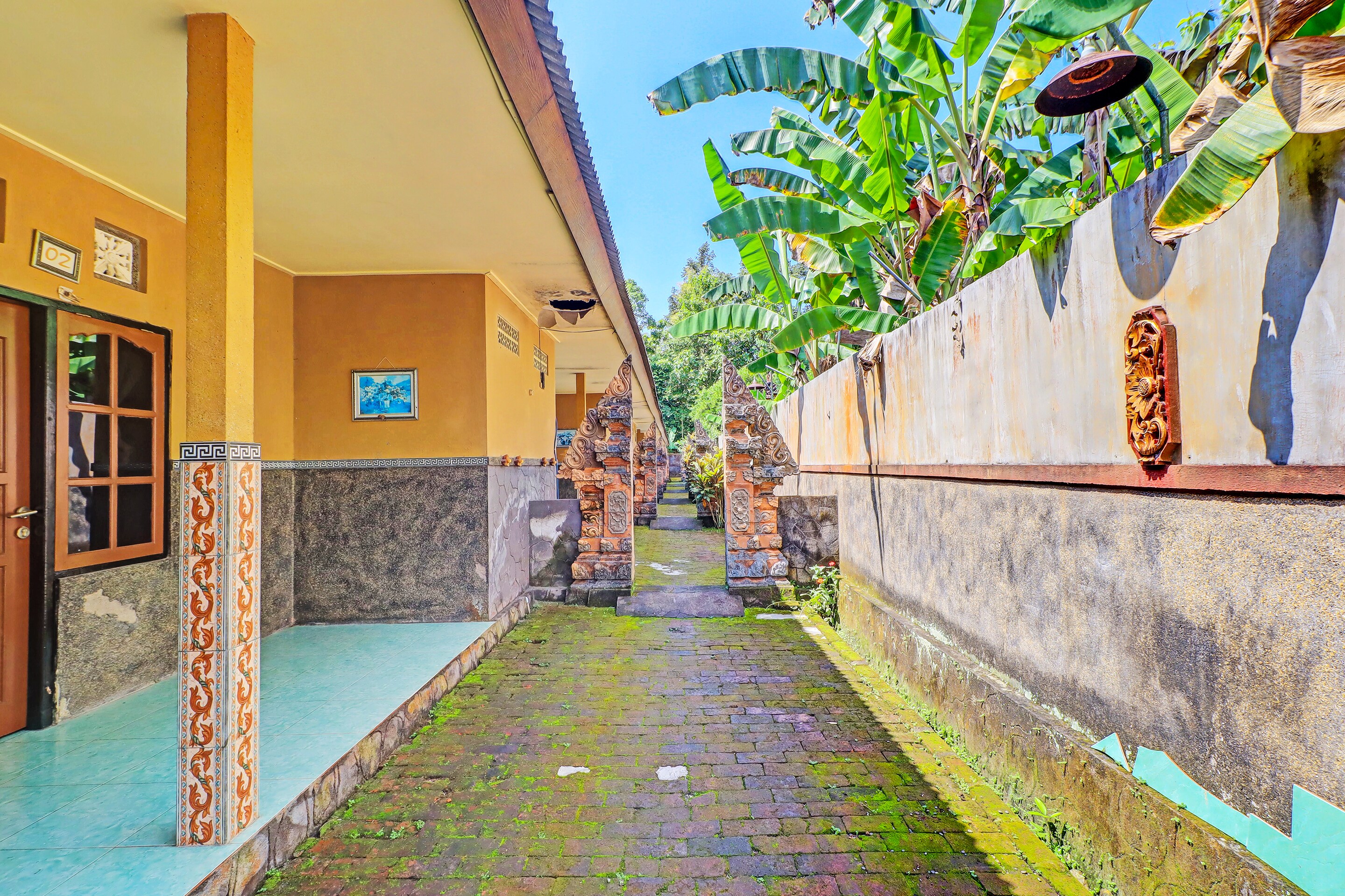 SPOT ON 92399 Hotel Sekar Jagat - Tap to explore photos