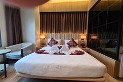 Nrich Skyotel, Navsari