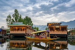 Crown of India Group of Houseboats, Srinagar