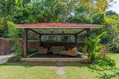 Modern 4BHK Private Pool 4BHK w Lawn Near Anjuna (Seis V2), Goa