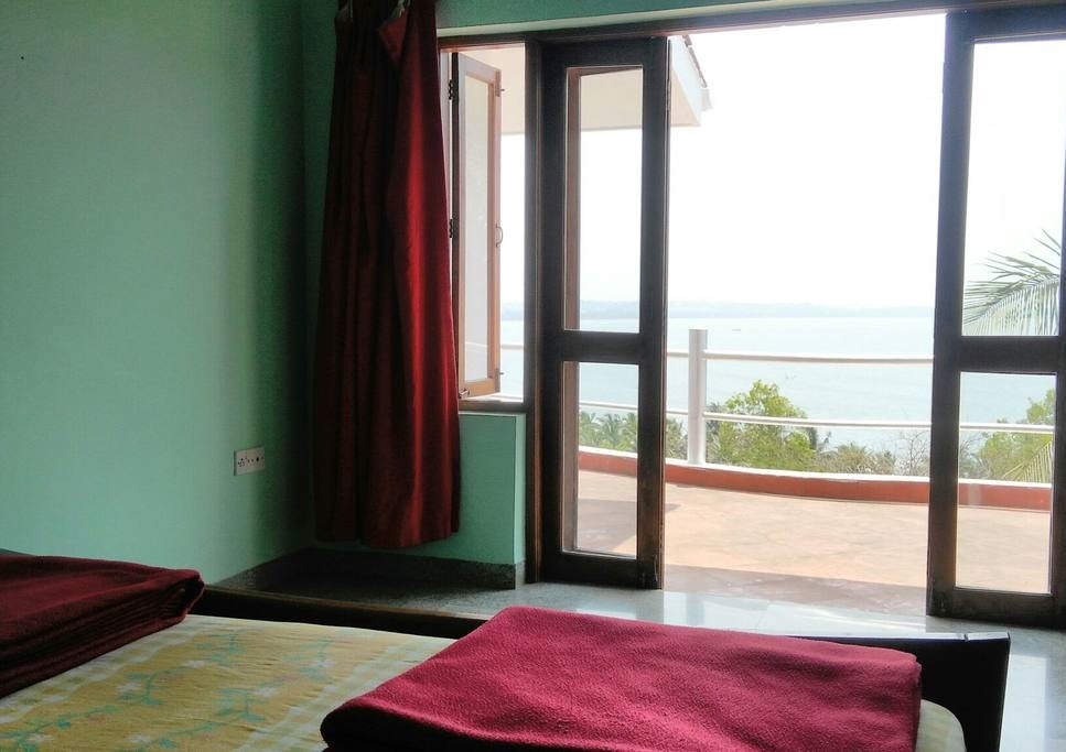 Candolim, Reis Margos 3 Bhk Luxury Villa Sea View - Tap to explore photos