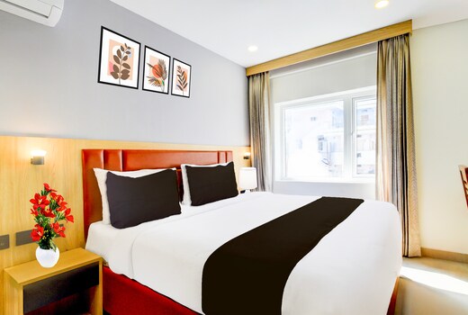 Super Townhouse Aarav Business Hotel