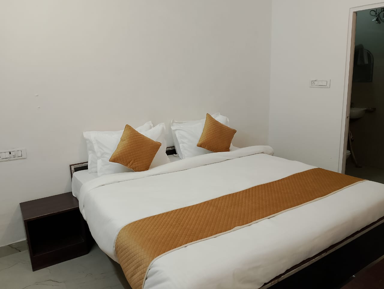 Hotel Ranthambore Inn - Tap to explore photos