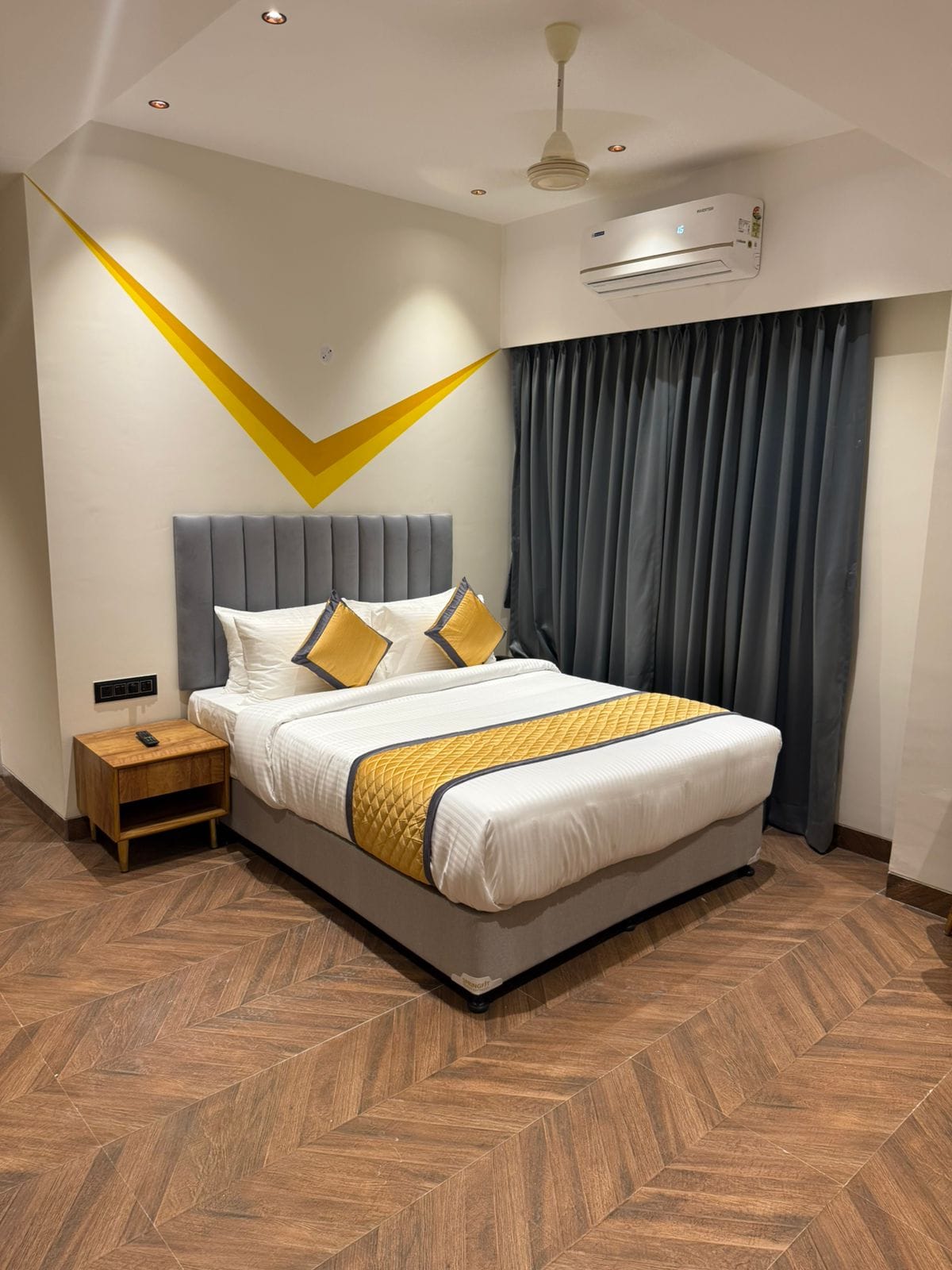 LILIUM EXPRESS HOTELS - Tap to explore photos