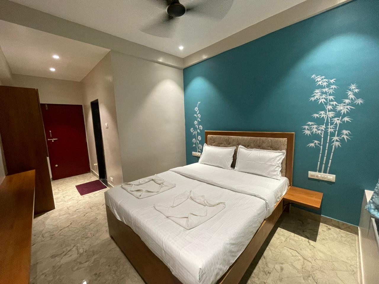 Deluxe Room AC 1
