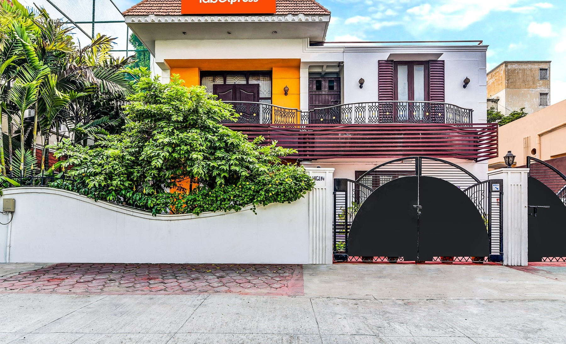 FabExpress Nestlay Rooms - 100M From Velammal Hall, Moggappair - Tap to explore photos
