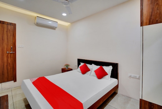 OYO 810796 Hotel Satya