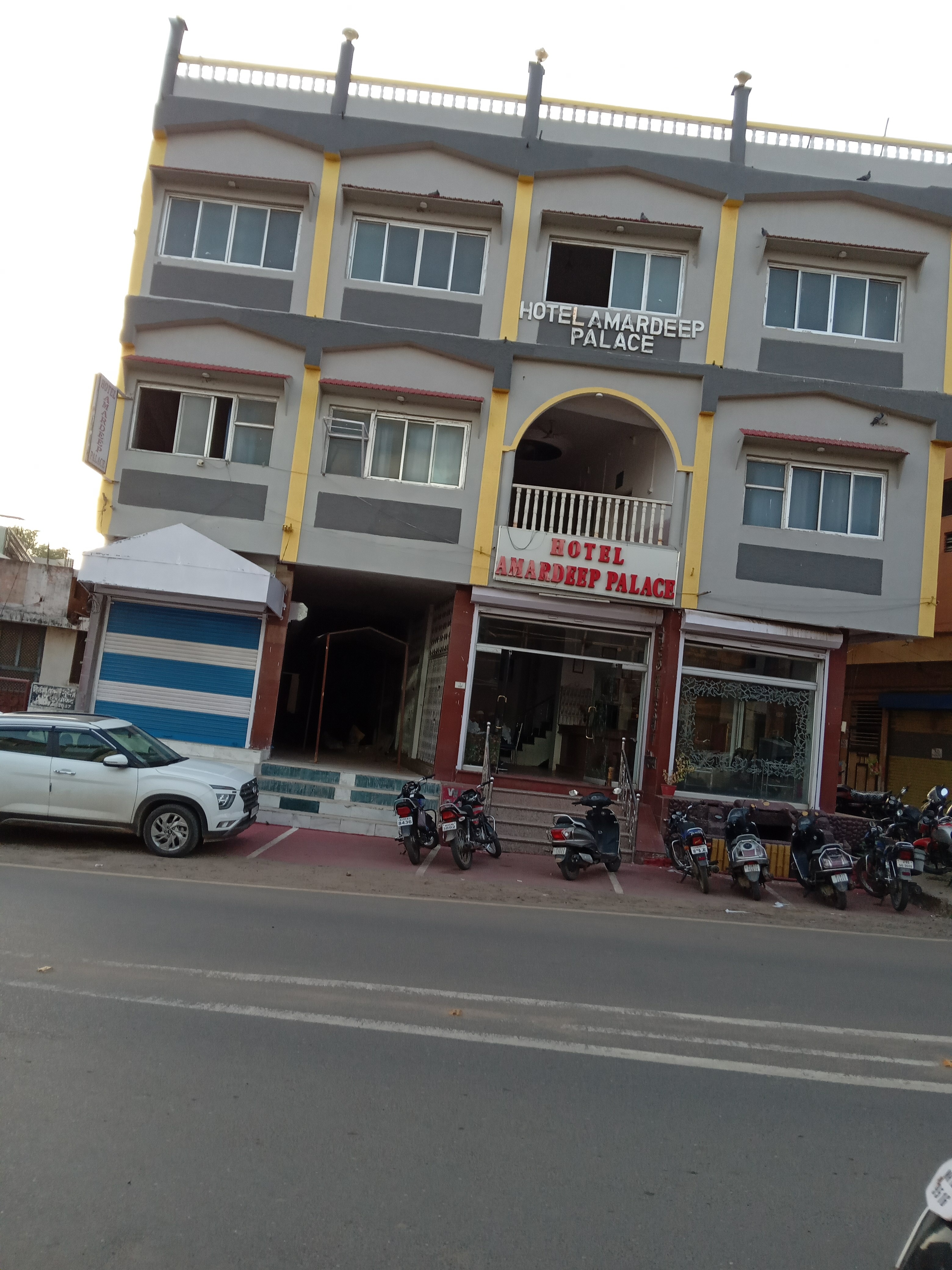 Hotel Amardeep - Tap to explore photos