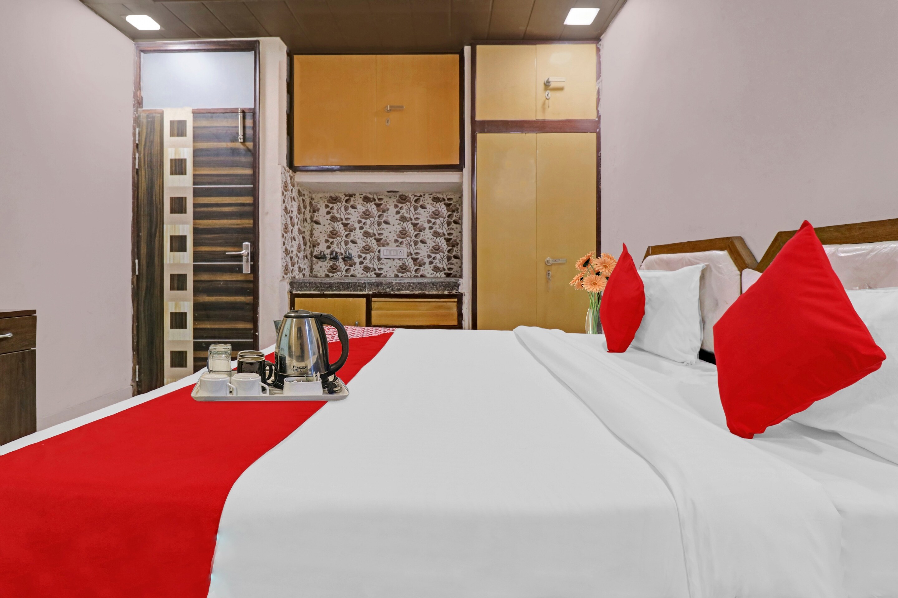 OYO 90274 Hotel Knight Inn - Tap to explore photos