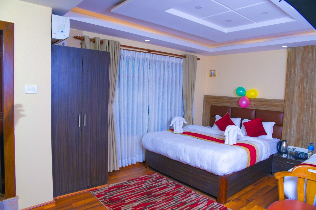 Hotel Airport Deepshree - Tap to explore photos