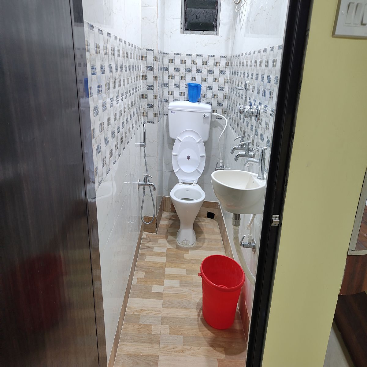 Tirupati Guest House - Tap to explore photos