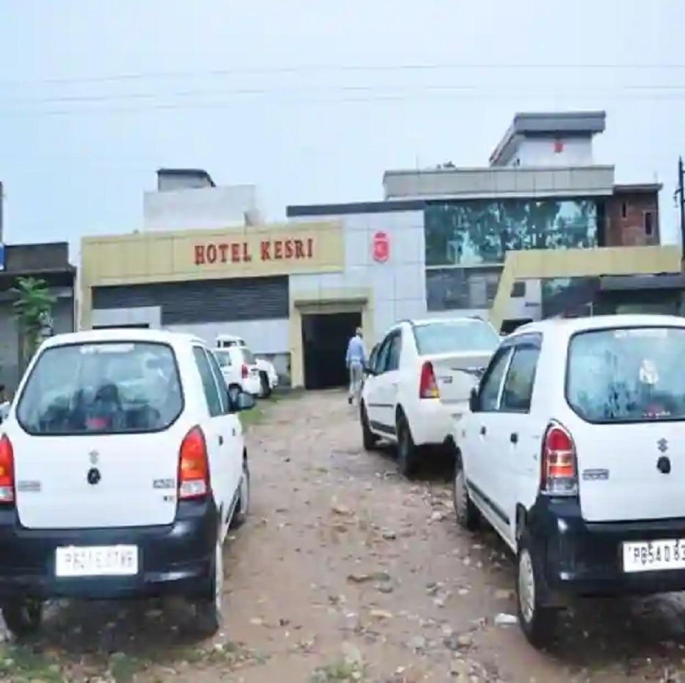 Hotel Kesri - Tap to explore photos