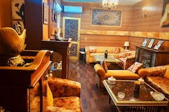 Cozy Designer Room With Airel Green View C R Park, Delhi