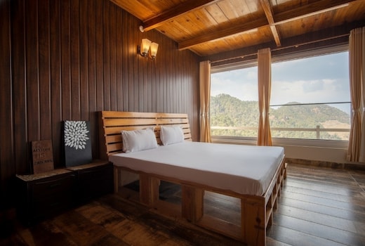 3BHK Hilltop Cottage with Scenic Mountain Views