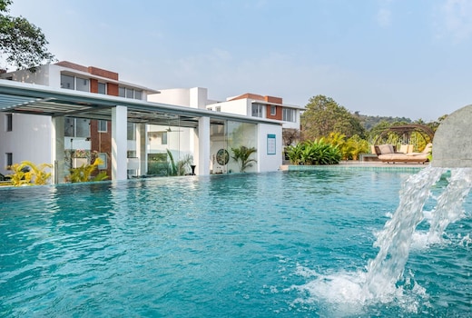 El Arbol - 2BHK Apt with Rooftop Pool near Candolim by Hireavilla