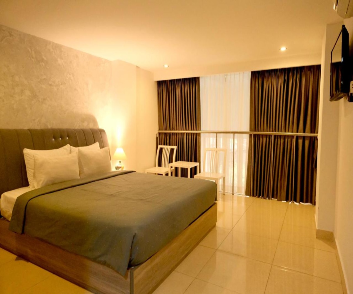 YaYa Sai Gon Hotel Bui Vien Walking Street - Tap to explore photos