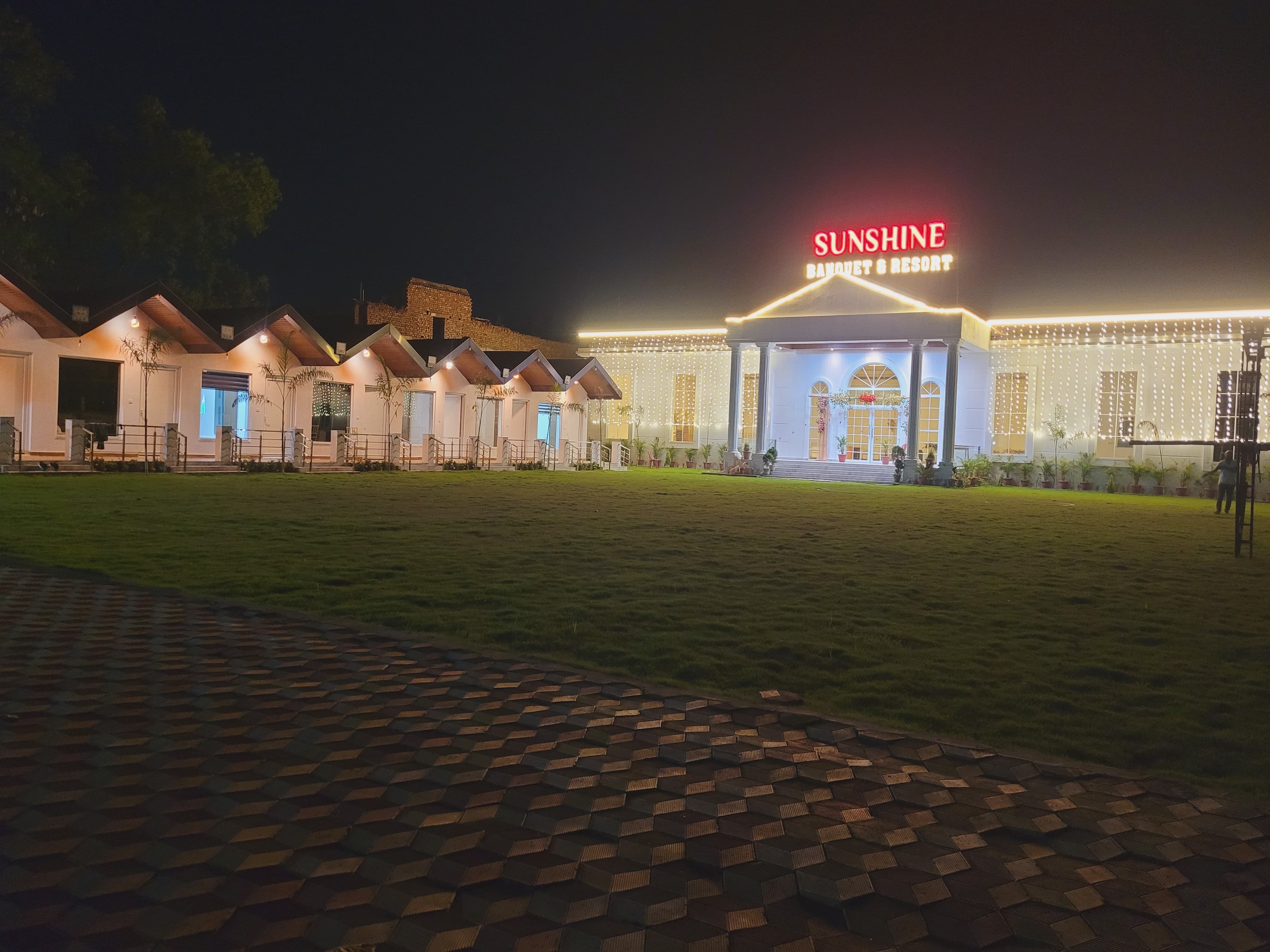 Sunshine Banquet and Resort - Tap to explore photos