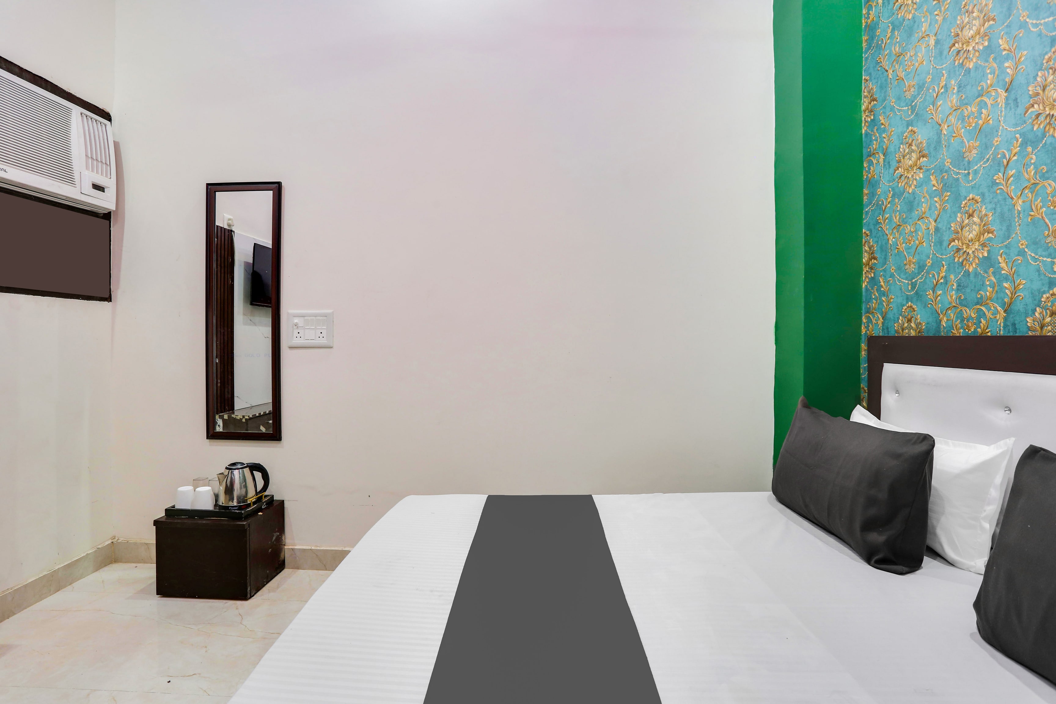Super Hotel O Metro Inn - Tap to explore photos