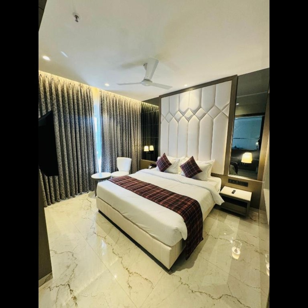 Instafeel Hotel - Tap to explore photos