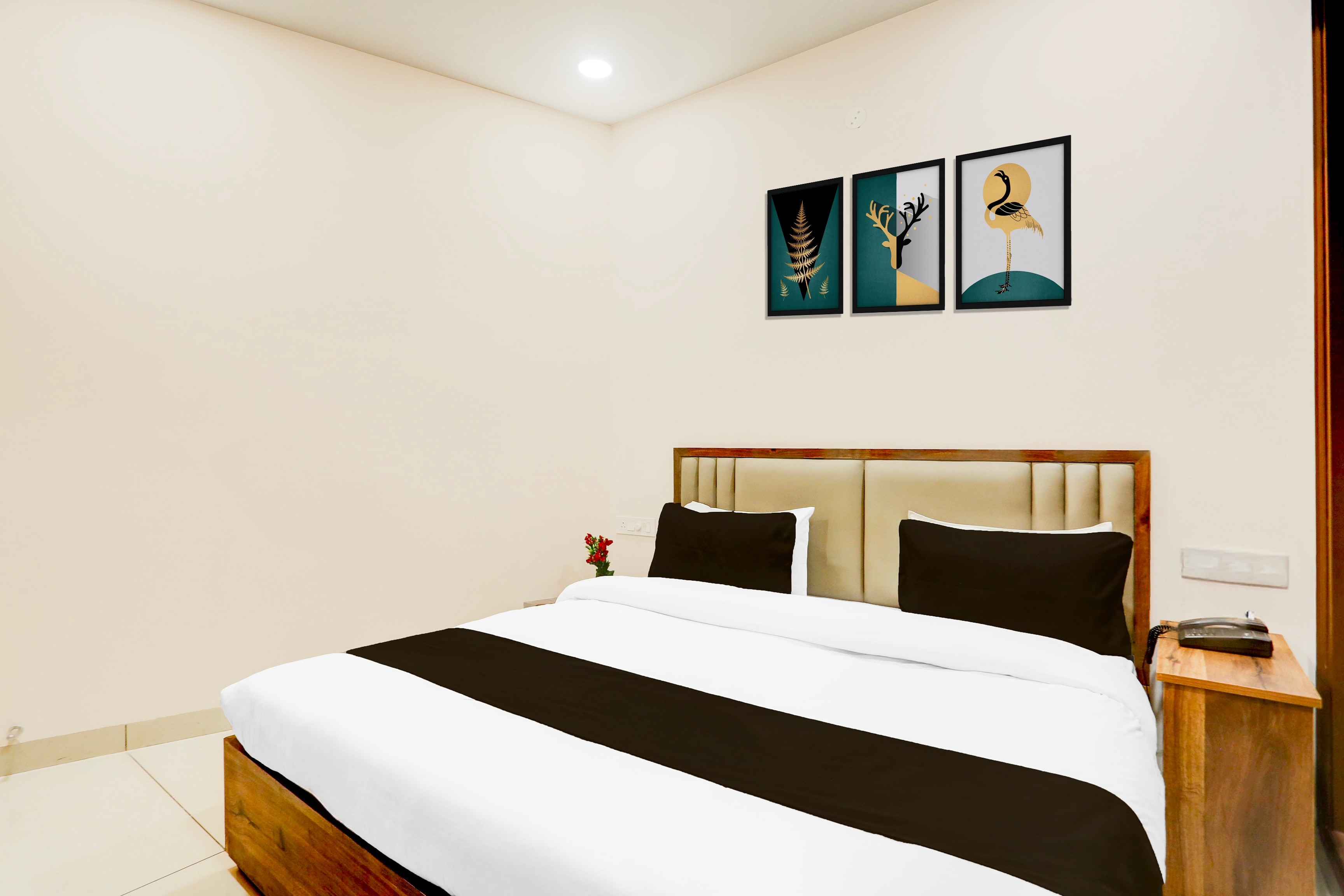Super Collection O City Center Ludhiana Formerly MMC Inn - Tap to explore photos