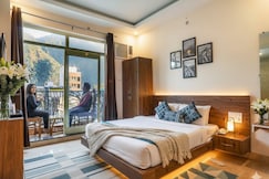 LA Riqueza Pride Inn  Near to Lakshman Jhula, Rishikesh