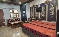 Vanee room