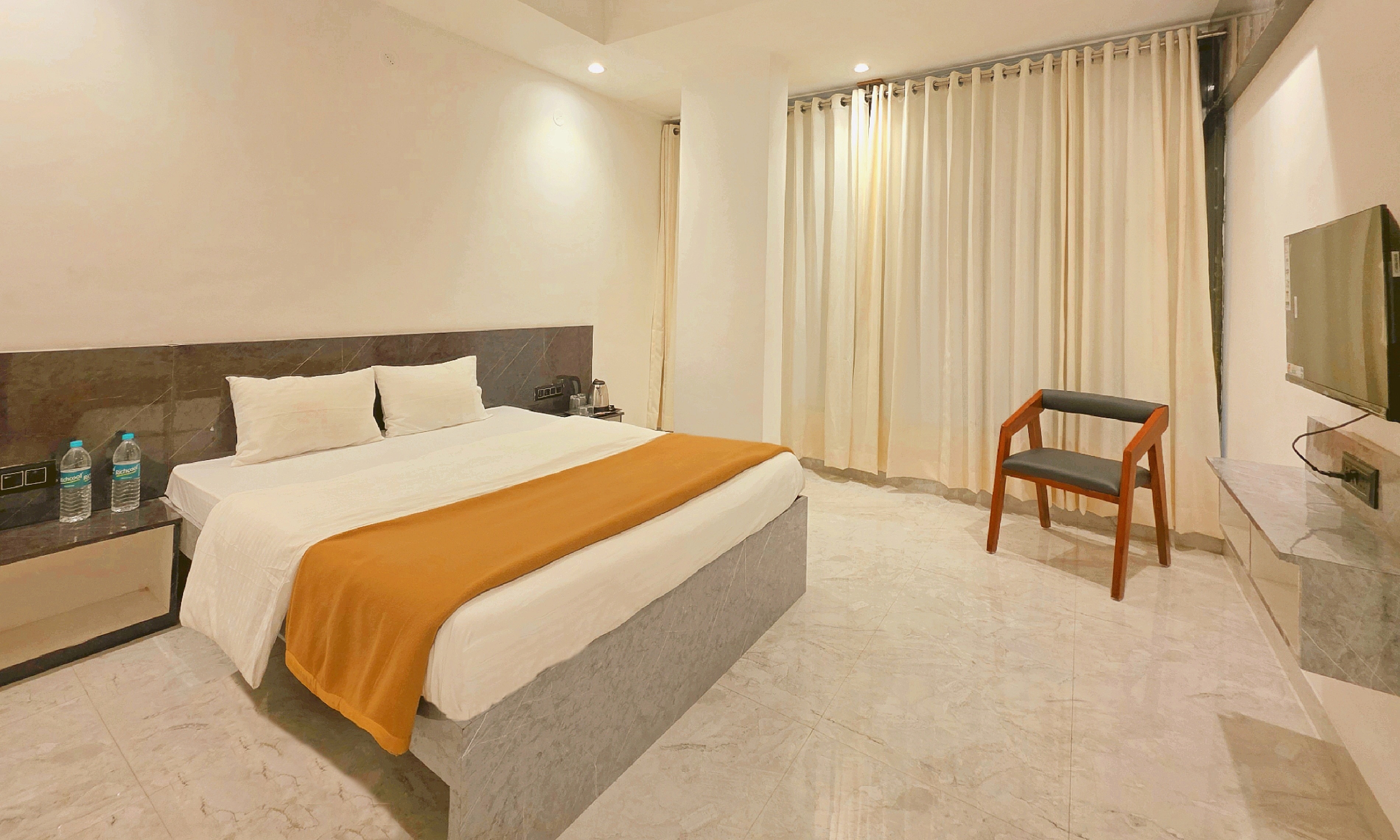 Deluxe Double Bed AC Room 1