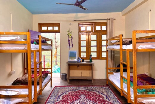 The Bird's Hostel | Mountain-view Rooms
