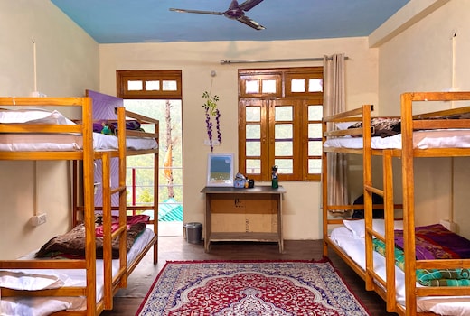 The Bird's Hostel | Mountain-view Rooms