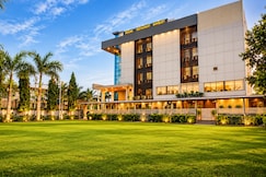 King's Kraft Stay Inn, Khirasara