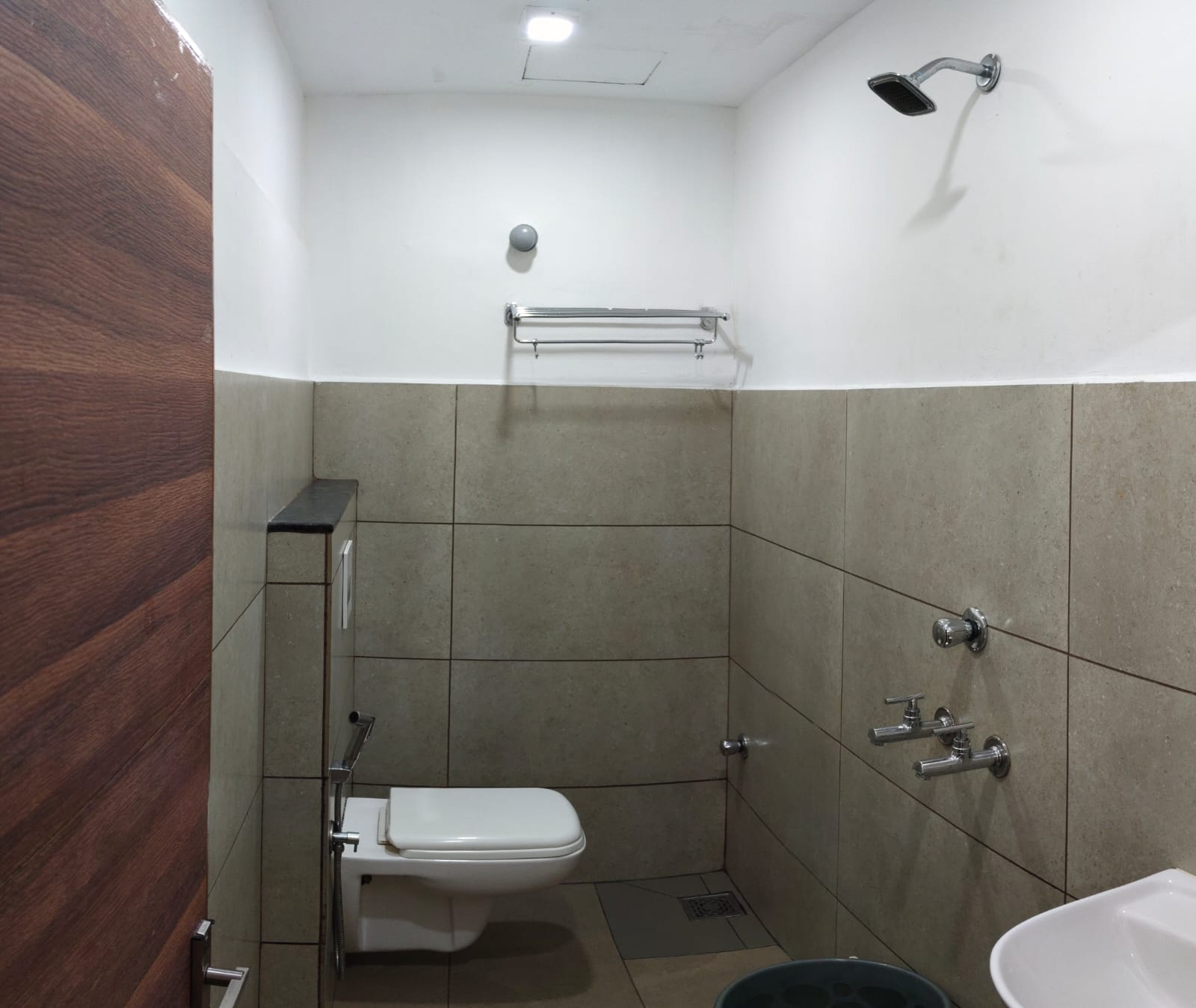 Ayswariya Rooms - Tap to explore photos