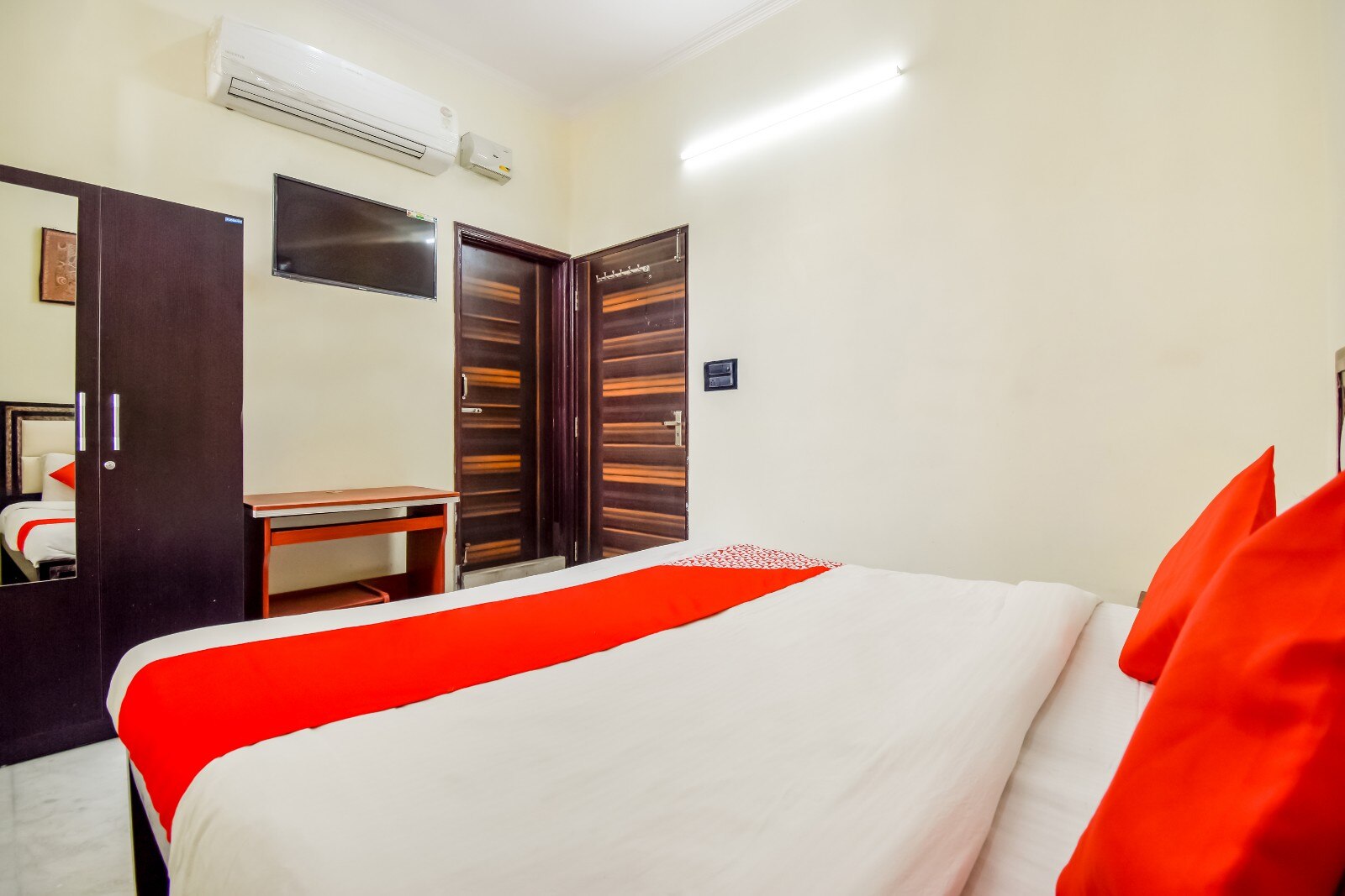Hotel Lakhdatar Heritage - Tap to explore photos