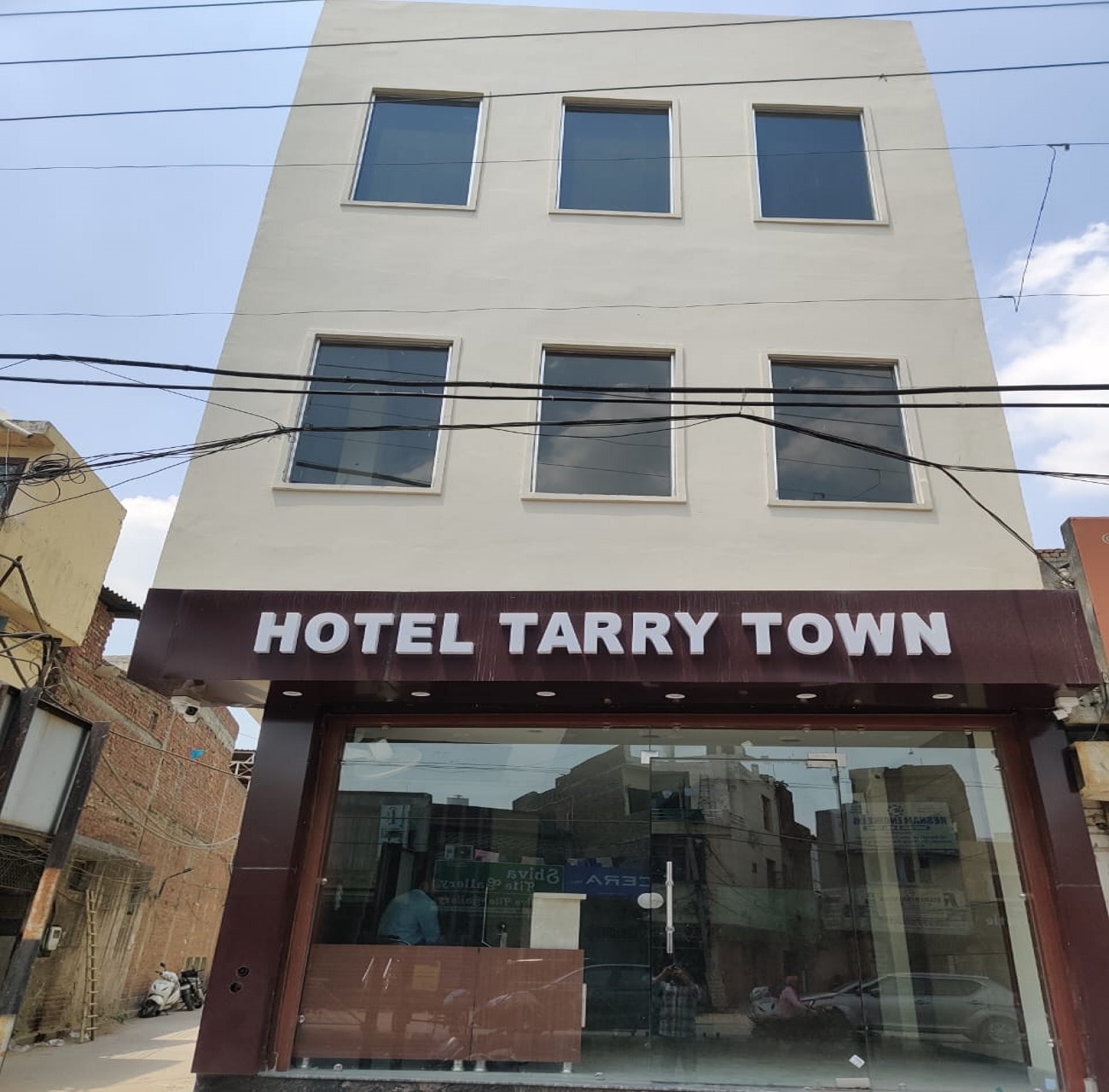 HOTEL TARRYTOWN - Tap to explore photos