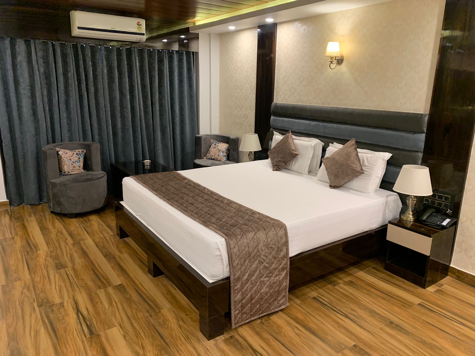 Hotel Pallavi International - Tap to explore photos