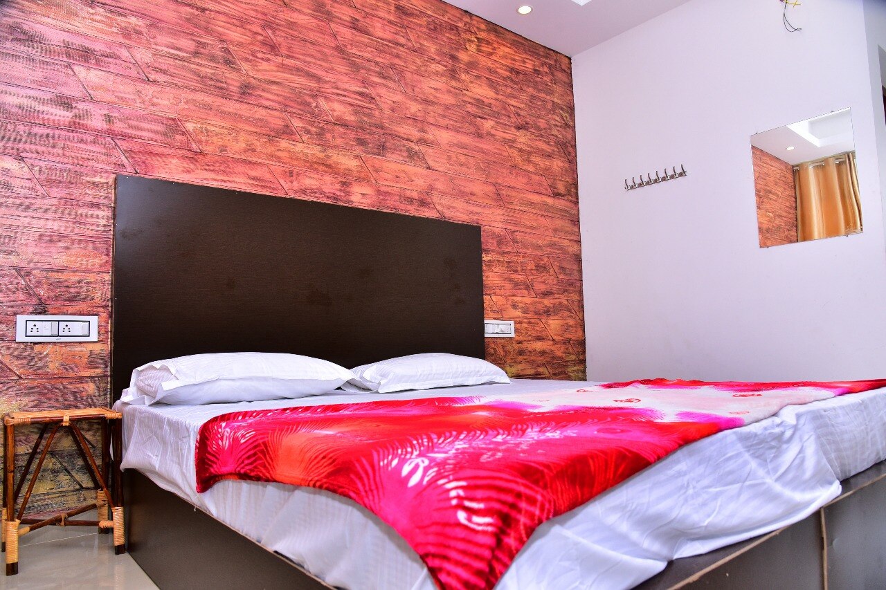 Munnar Paradise Homestay - Tap to explore photos