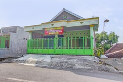 SPOT ON 92535 Guest House Pak Darso, Sragen