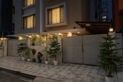 Mukut Mani Regency, Kolkata