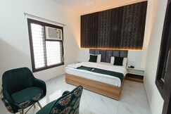 The Royal Corporate Near Sector 52 Metro Station Noida, Noida