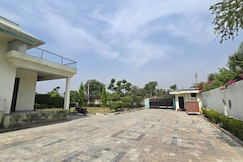 RAJ FARMS LUXURY VILLA AND PRIVATE POOL NEAR KUKAS, Jaipur