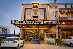 Hotel Shri Girdhari Palace and Restaurant., Khatu